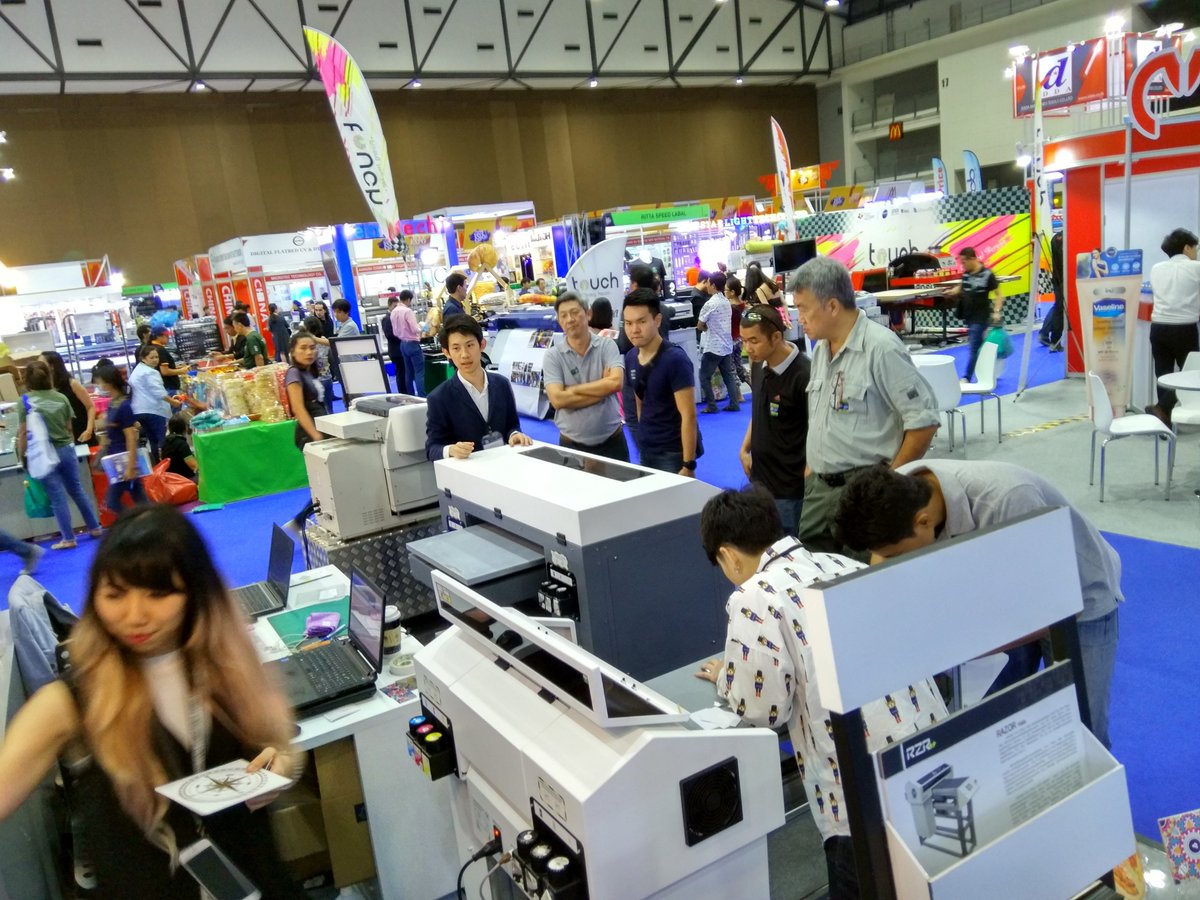 AzonPrinter's tweet photo. @Signasiaexpo started! You have time until Sunday to join us and visit our partner #dimgrey at #booth254! 😃🇹🇭🌏🙌#azonprinter #dimgery #signasiaexpo #signasiaexpo2017 #digitalprinting #innovativeprinting https://t.co/coMV862YZC