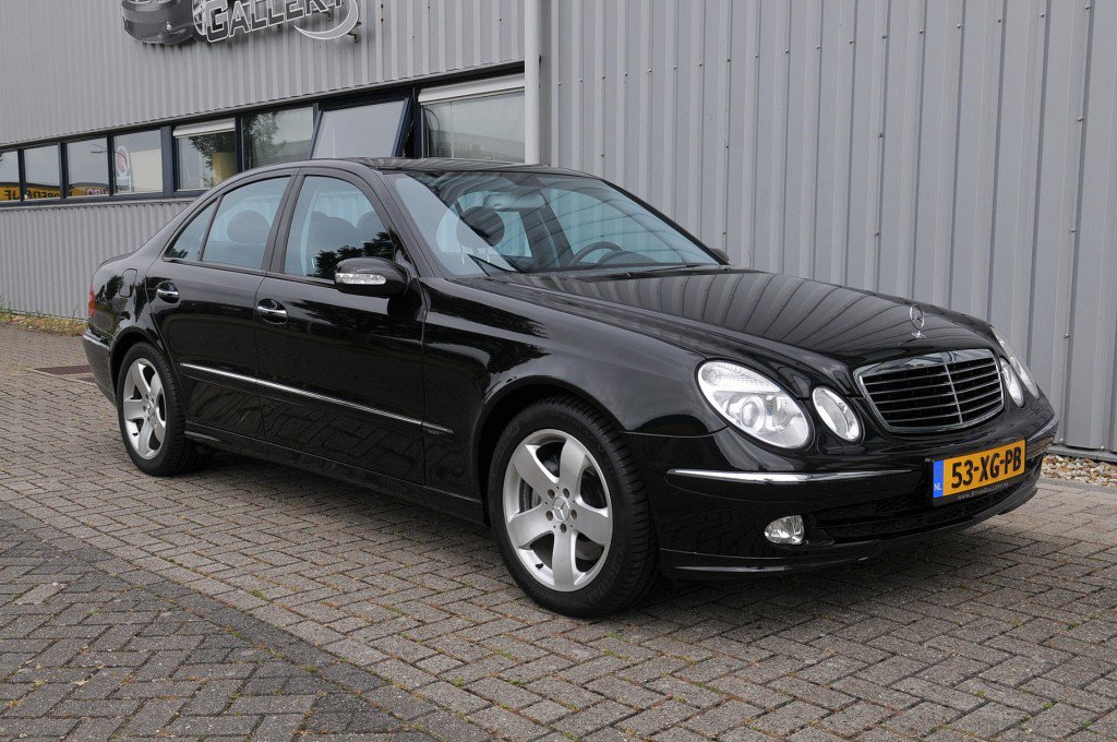 thestargallery's tweet photo. De fraaie #Mercedes E500 Avantgarde met slechts 79000km is zojuist verkocht! #W211 #V8 #automaat #topconditie #compleet #bijnayoungtimer https://t.co/eZoZrvvMaa https://t.co/ciHeiMAANX