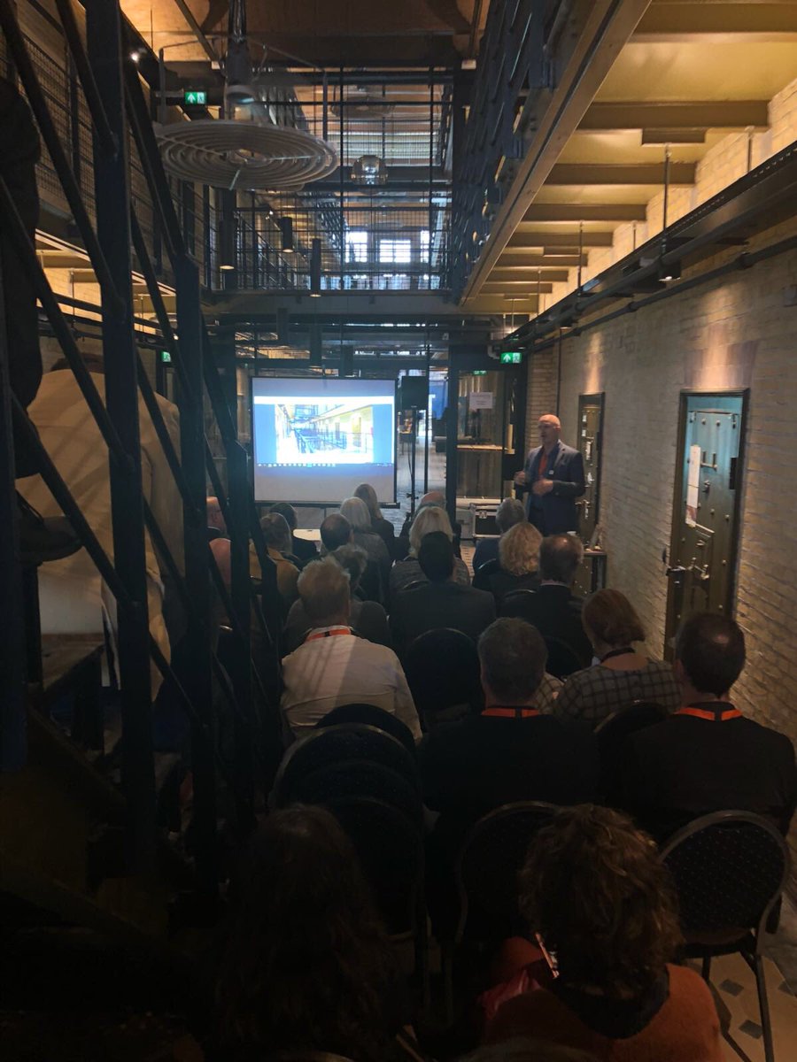funconcepts's tweet photo. Interessante sessie Communities herbestemming Blokhuispoort door @BOEiArnoBoon #herbestemming #Blokhuispoort #NMC017 @monumentencongr https://t.co/ASIqKFEsoT