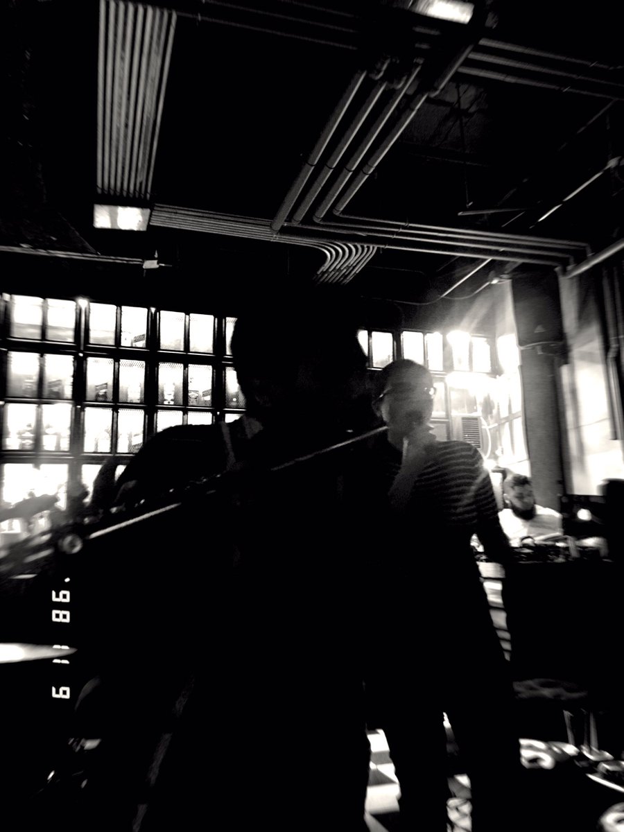 joshtamy's tweet image. Loved every minute of last night&apos;s #UnwindWednesdays with @ExtrapolationPH at @thirstybarberph ✨