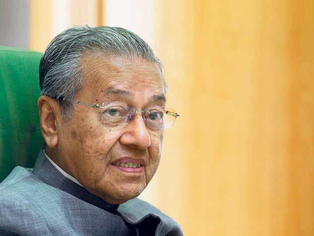 SinarOnline's tweet photo. Mahathir akui masih terima kemudahan kerajaan @chedetofficial https://t.co/cxTAY364in https://t.co/uVwmIWsWYl