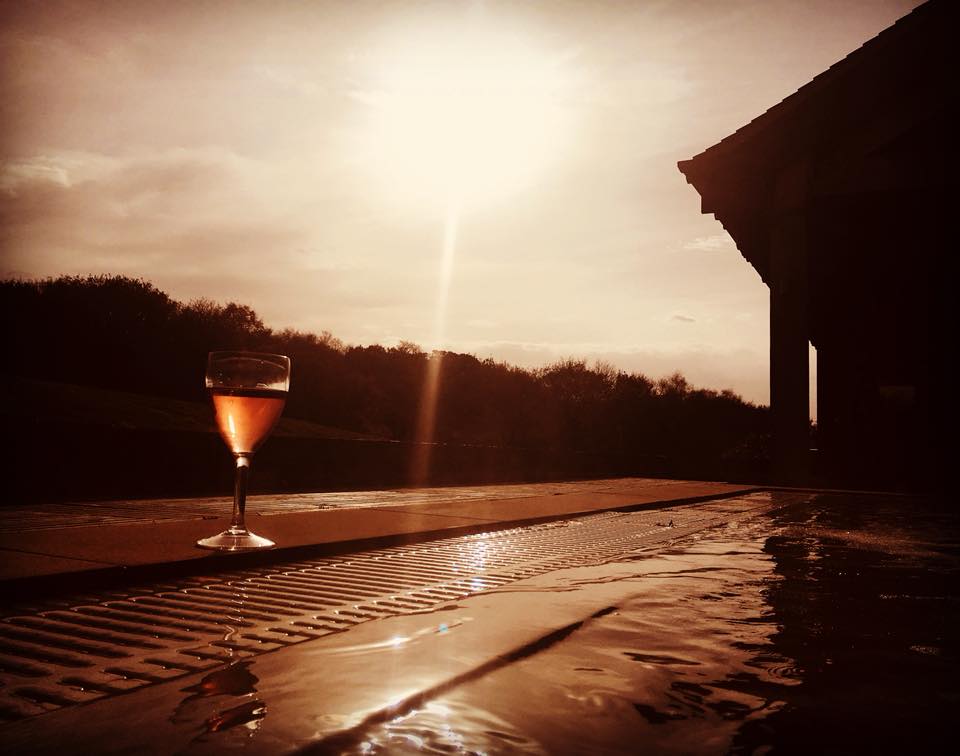 ModdershallOaks's tweet photo. Another stunning image by Emily Gaynor-Smith from her recent visit 😍 #heatedoutdoorpool #drinksinthepool #relax #spaday #moddershalloaks https://t.co/mwANS0xScX