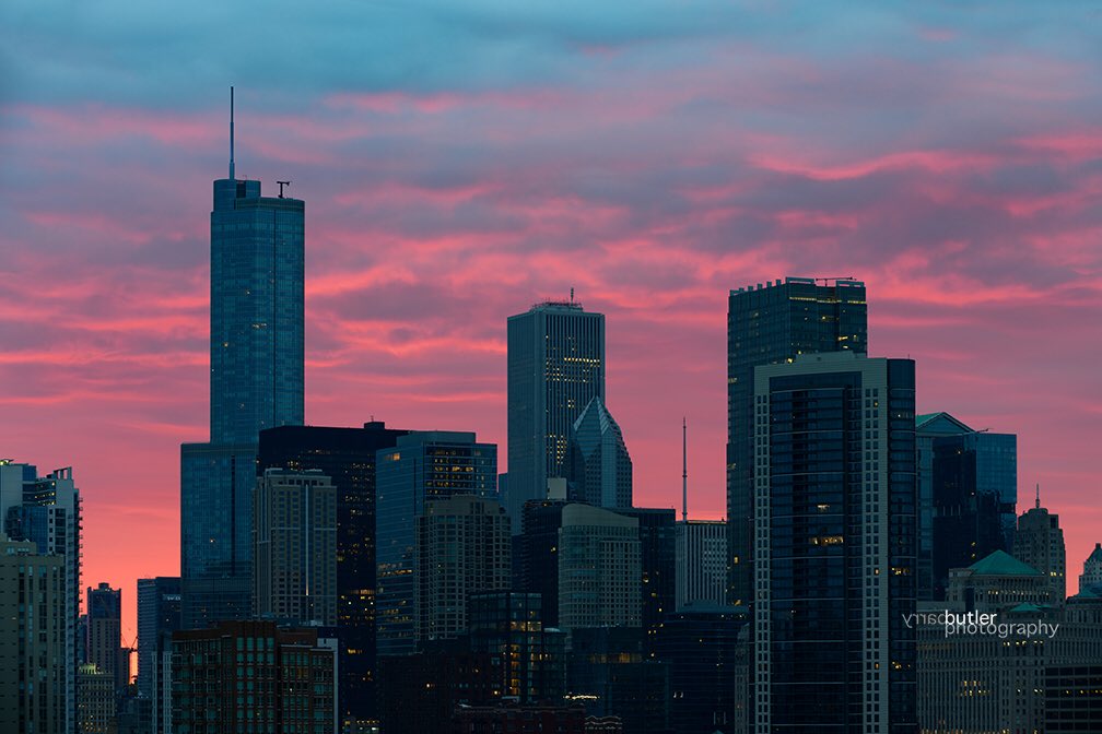 barrybutler9's tweet photo. Thursdayโs Pink Chicago Sunrise #ilwx #chicago #news #weather https://t.co/dfFwC7i2Yb