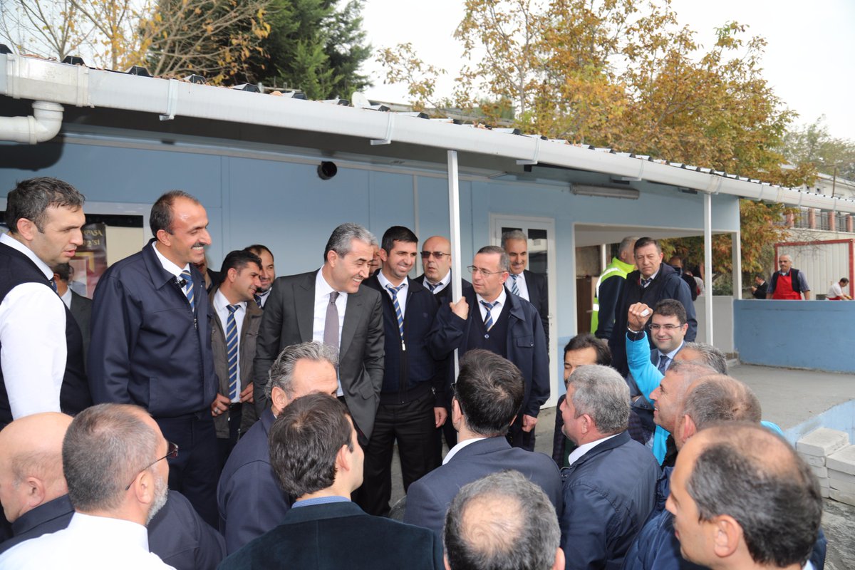 arif_emecen's tweet photo. Her gün yaklaşık bir milyon İstanbulluya hizmet veren, Metrobüs hattında görev yapan şoför arkadaşlarımızla bir araya geldik. Yaşadıkları problemleri dinledik. https://t.co/43DGVHTJQU