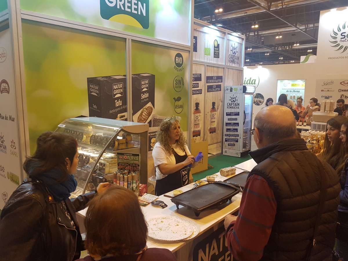 Disnadiet's tweet photo. 🤗#Pasate por nuestro #Stand 20 en @biocultura de @feriademadrid
¡#Degustaciones de #CaptainKombucha, #Sottolestelle, #Ecoriginal y #Naturgreen! @captainK_UK @ecoriginal_ 🌿🌱☺️
#Biocultura #BioCulturaMadrid #Bioculturamadrid2017 😋 https://t.co/TyZoYifqVn