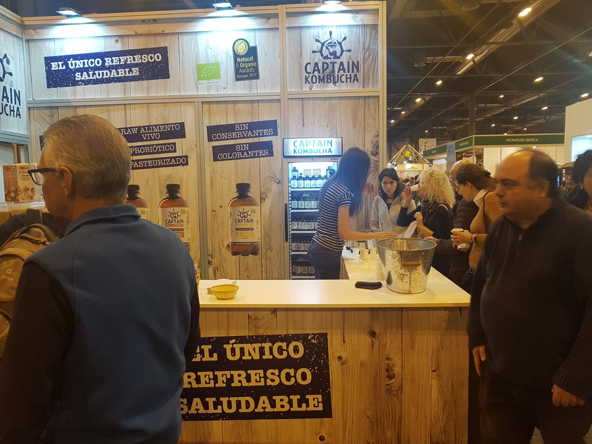 Disnadiet's tweet photo. 🤗#Pasate por nuestro #Stand 20 en @biocultura de @feriademadrid
¡#Degustaciones de #CaptainKombucha, #Sottolestelle, #Ecoriginal y #Naturgreen! @captainK_UK @ecoriginal_ 🌿🌱☺️
#Biocultura #BioCulturaMadrid #Bioculturamadrid2017 😋 https://t.co/TyZoYifqVn