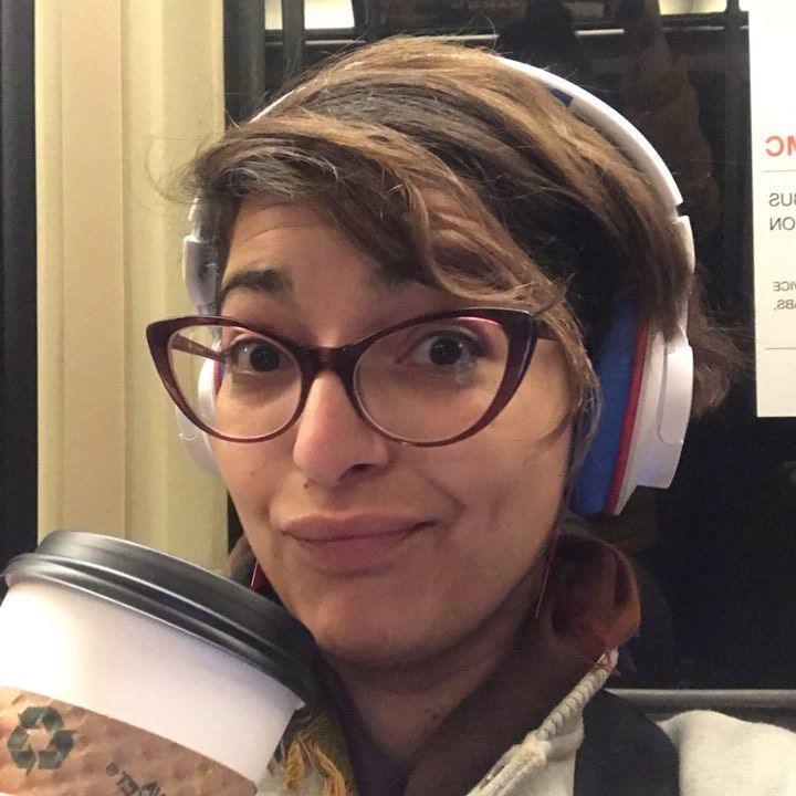 Belle_Igerant's tweet photo. Good morning!
.
#unpinnedpinup #trainselfie #nomakeup #before8am https://t.co/RKt1gfaFmz https://t.co/EnxzvLY4fv
