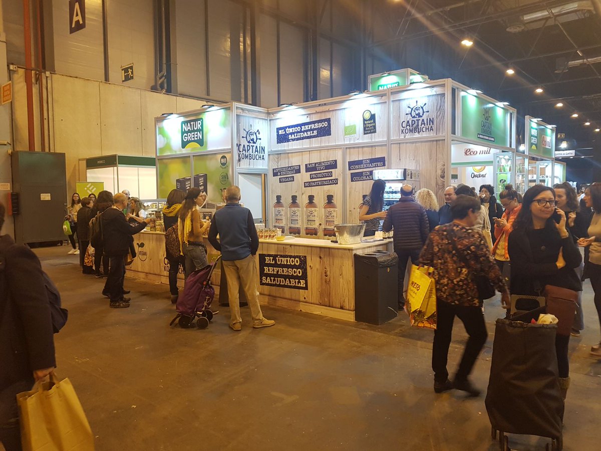 Disnadiet's tweet photo. 🤗#Pasate por nuestro #Stand 20 en @biocultura de @feriademadrid
¡#Degustaciones de #CaptainKombucha, #Sottolestelle, #Ecoriginal y #Naturgreen! @captainK_UK @ecoriginal_ 🌿🌱☺️
#Biocultura #BioCulturaMadrid #Bioculturamadrid2017 😋 https://t.co/TyZoYifqVn
