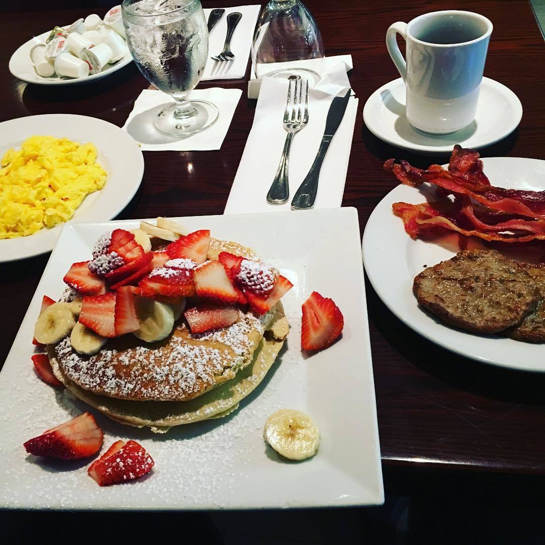 Strawberry pancakes, scrambled eggs and crispy bacon? Good morning to you, too. #MarriottBiscayneBay

📷: coreylockettceo