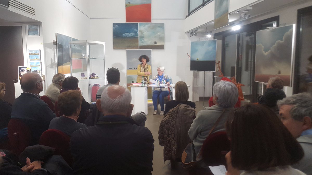 MDAbarcares's tweet photo. Franc succès pour la conférence "Pierres précieuses" un public attentif pour une oratrice captivante. Merci à tous https://t.co/DxyH0RSWQI