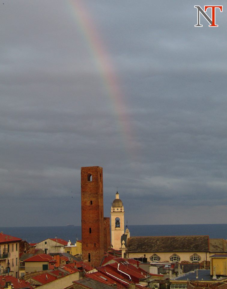 Come diceva la canzone: "Somewhere, over the rainbow..."...there's #Noli!! 😉

#novembre #arcobaleno #rainbow #liguria