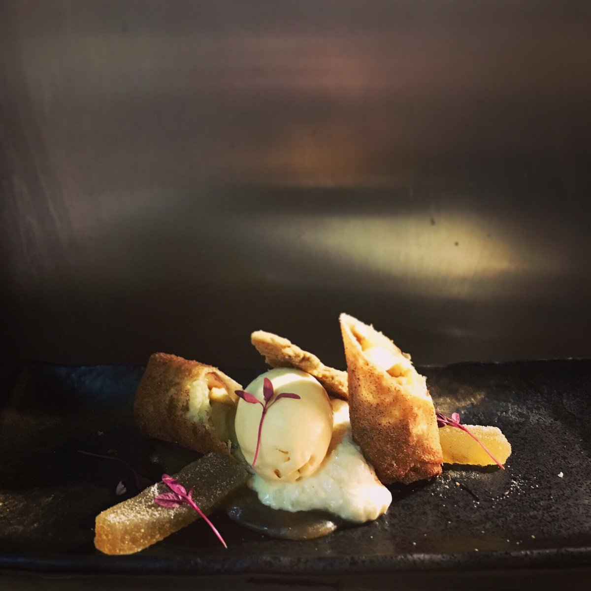 FigbarNorwich's tweet photo. 🍎π I know I recently posted this #plateddessert but... #fallfavourite #yougottaeatthis https://t.co/nSpbFB68Xs