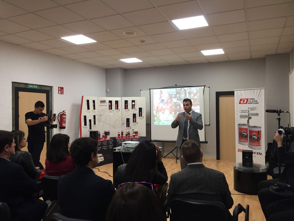CCGranada's tweet photo. La segunda parada del #13TourEmpresarial nos ha llevado a #DATACOL para profundizar nuestros conocimientos sobre el sector industrial granadino https://t.co/7EwrJ2GaJk