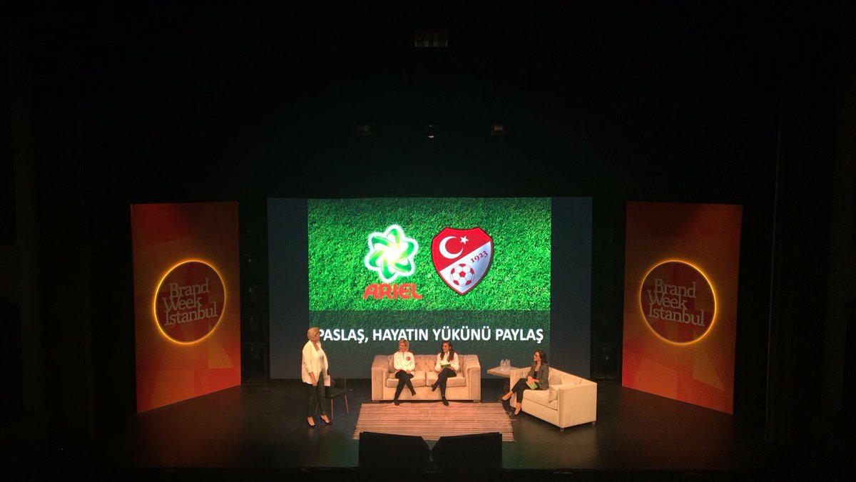 brandweekist's tweet image. Didem Karagenç, Dilay Kurtuluş, Necla Güngör Kırağası, Özge Uzun ve Tolunay Kafkas eşliğinde “Paslaş, Hayatın Yükünü Paylaş!” paneli başladı! #LegendsOfEntertainment @pgturkiye