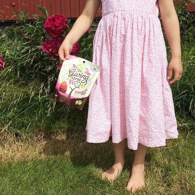 Have a great morning !!
Children #love our snacks, especially the Giving Tree #Strawberry Crisps! They are naturally #super #sweet, delicious and most of all, healthy!👌❤😍🍓
Pic: <a href="/hippiefood/">Hungry Hippies</a>.se