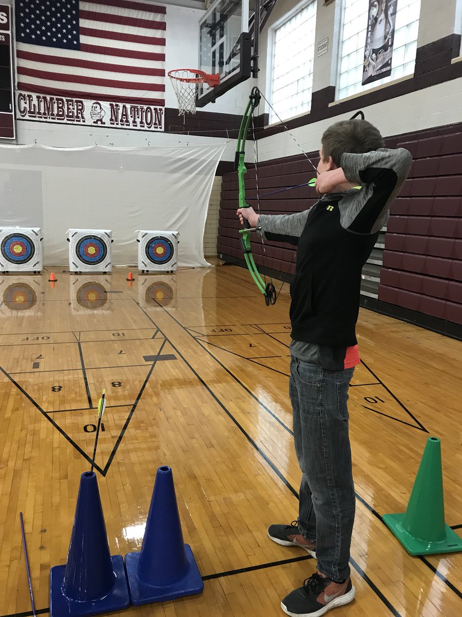 ClimbersPE's tweet photo. Thanks to Ken McCabe from @UrbanaU for coming into class to assist with archery! Kids had a blast! #ucsteach #nasp https://t.co/K5iymhAWTF