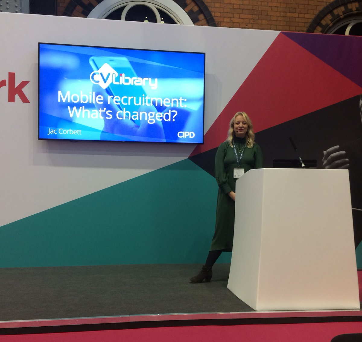 CVLibrary's tweet image. Hope you all enjoyed Jac's presentation on mobile #recruitment! 📱 #CIPDACE17