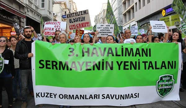 kuzeyormanlari's tweet photo. @SystemChangeAT @foeeurope @AvJustice @planestupid @billmckibben @ZAD_NDDL @CANEurope @AntiAeroGAAM @CarbonMrktWatch @350 We fed up with all these greenwashing projects and hypocrisy. IGA your atrocities in #NorthernForests will not be forgotten. We will continue to raise our voices to save the planet. #SystemChangeNotClimateChange!
#StayGrounded
#COP23 https://t.co/XZZ7BxDbEz