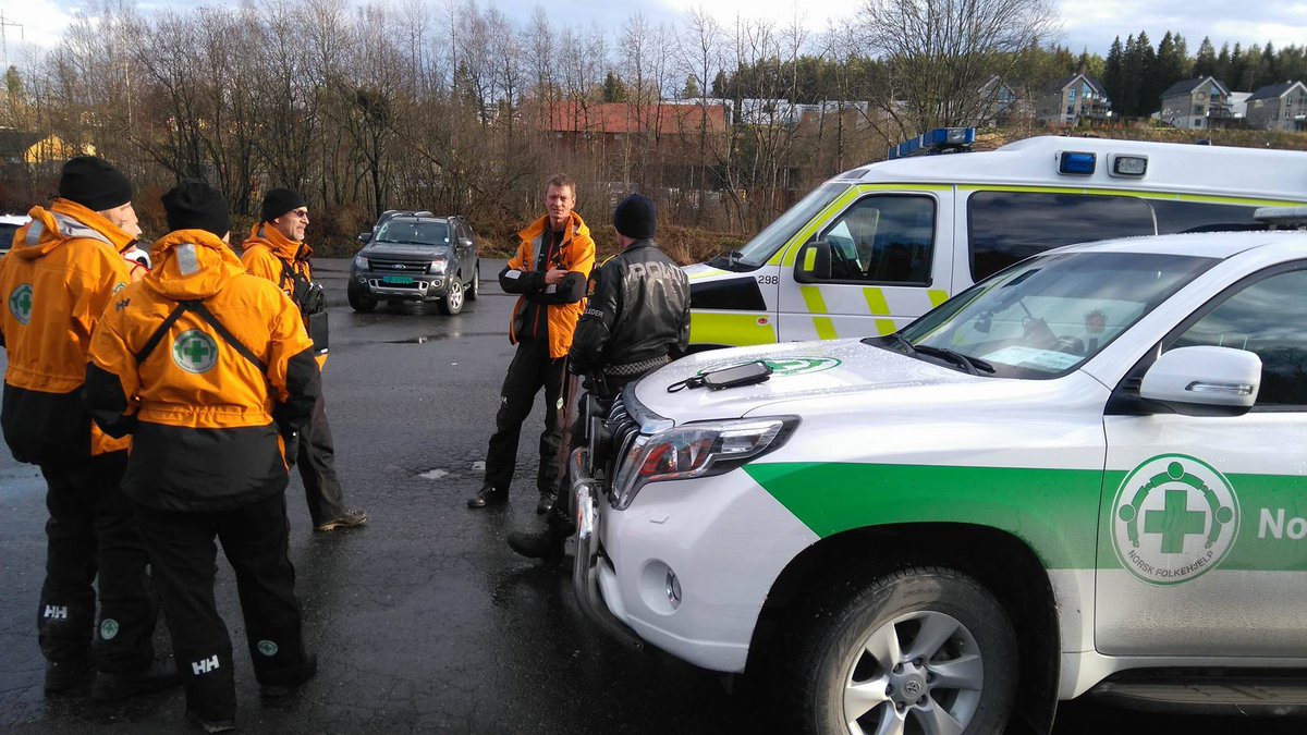 NFFollo's tweet photo. Søket på Mariholtet i Oslo ble avslutta i 13-tiden. Den savnede er ikke funnet. Vi har vært i innsats med operativ leder og syv mannskaper, sammen med ressurser fra @Redningshunden, @Hjelpekorps og @politietoslo. #folkehjelp #redningstjenesten https://t.co/aukrWhtKKK