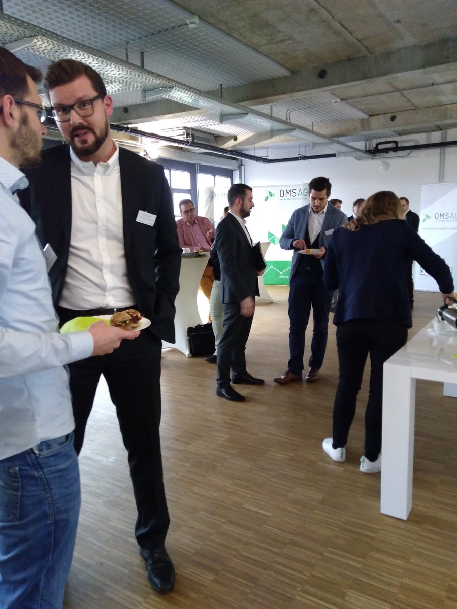 OMSAG's tweet photo. Bald geht es los! Im Vorhinein wird sich bereits rege ausgetauscht! #omsag #mybo2017 https://t.co/Qq1m5P6gvA