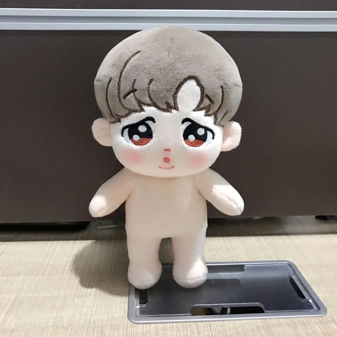 Miru_Lim_'s tweet photo. @GUCCHIM1 We prefer love the 2nd，please be sure to choose the second!And the doll was originally the second hair color, please do not change！😭🙏🏻❤️ https://t.co/VNCiJ82cwi