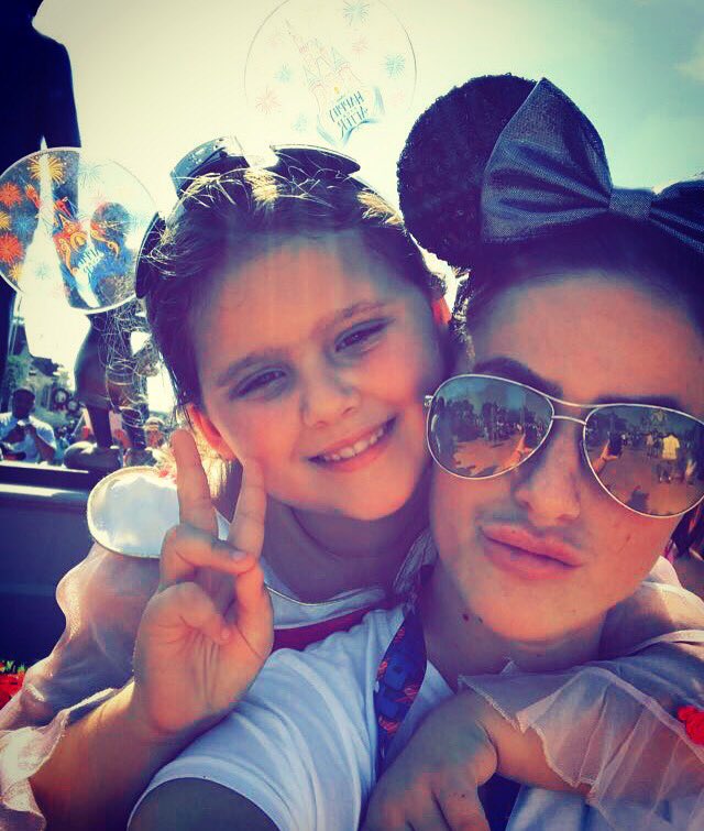becmoorf's tweet photo. She's my fave 😎 #MagicKingdom #mickeymouse #florida https://t.co/eMwzltxk64