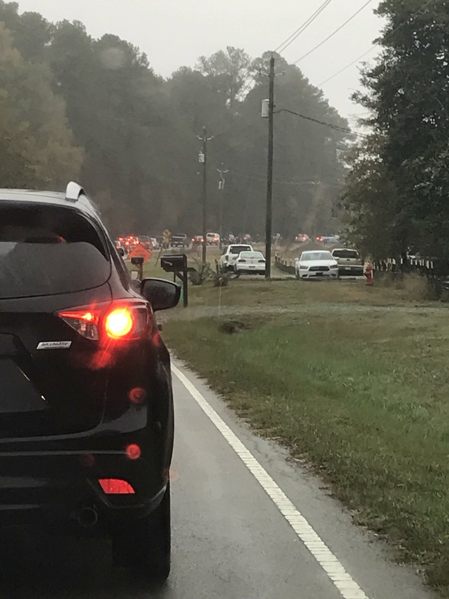 ransvoice's tweet photo. It would appear the light at #US64 and #NC751/#NewHillRd may be malfunctioning again. @NCDOT this needs to be addressed! @townofapex #ApexTraffic https://t.co/AfR395vpbr