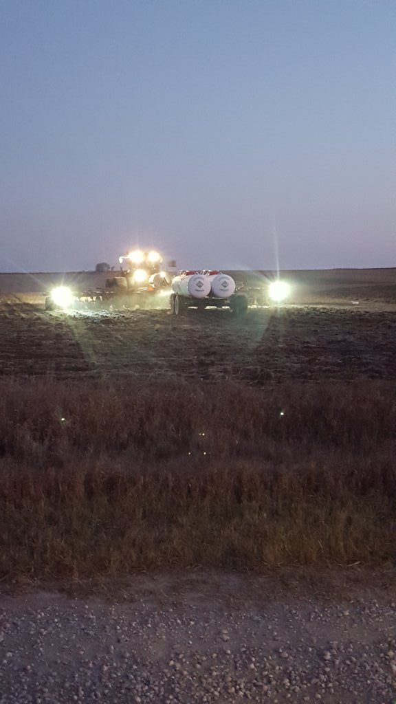rwoeste1's tweet photo. Nice early start to the day @linncoopoilco applying Nh3 with #NutriSphere NH3 @verdesian #Sustainability https://t.co/QFoJLLiauI