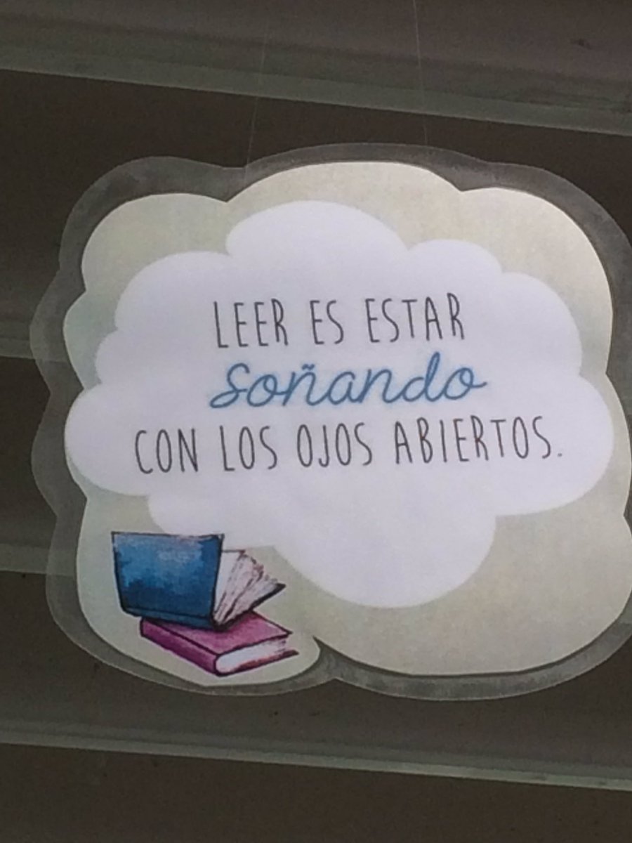 Viendo a los niños usando #Librarium en directo. Enseñando el placer de la #lectura