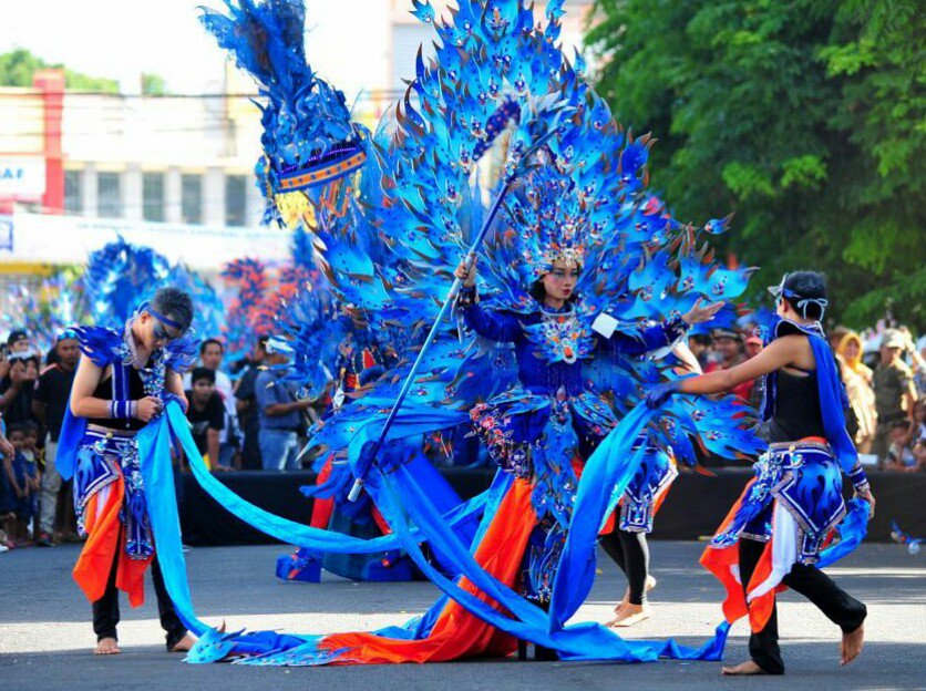 tul_har's tweet photo. Puan Maharani Hadiri Banyuwangi Ethno Carnival 2017
@a_azwarnas @banyuwangi_kab
#BEC2017
https://t.co/r4x45R5feN https://t.co/U4EgWPxMrZ