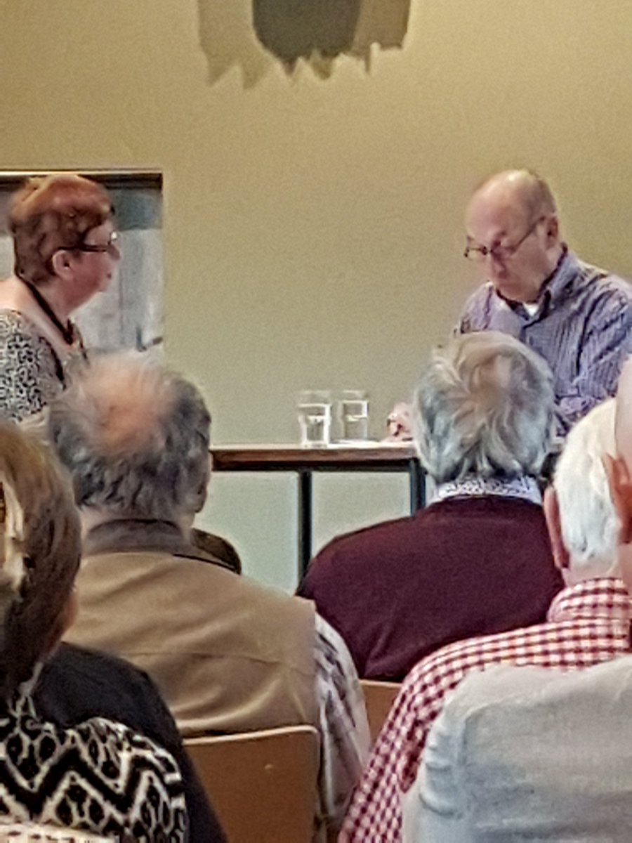 NeldeKam's tweet photo. Stevige discussie met zaal en panel over het signaleren en voorkomen van financiële uitbuiting van ouderen op @kbo_pcob bijeenkomst 'Van niet pluis naar een veilig thuis'. https://t.co/i9M9DOld5M