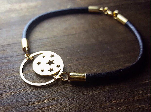 mis_pulseras's tweet photo. Hay pulseras que hablan por si solas...
#estrellas #recuerdo #miraralcielo #plata #asturias https://t.co/b7ycpyUXf0