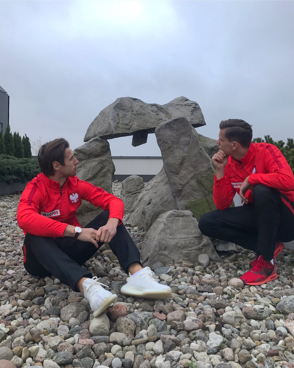 GrzegKrychowiak's tweet photo. We created our Stonehenge 😏with @13Szczesny13 https://t.co/poidiutKVV