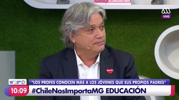MuchoGustoMEGA's tweet photo. "Los profes conocen más a los jóvenes que sus propios padres". ¿Qué te parece esta afirmación de @navarrobrain? #ChileNosImportaMG https://t.co/zkeBR5bkFU