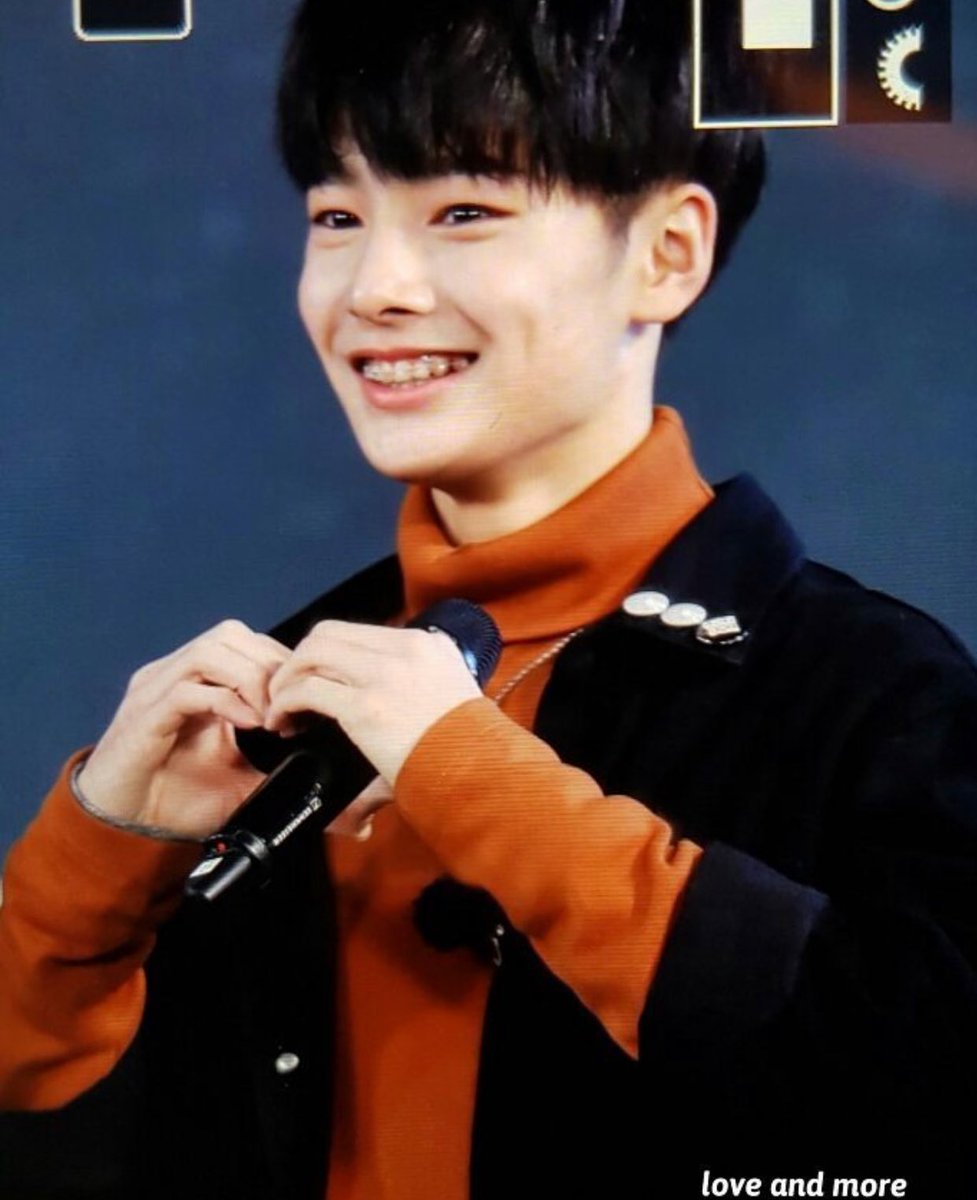 7neocity's tweet photo. jeongin’s eye smile and braces 😁💞💕💗💖 #jeongin #straykids cr: love and more https://t.co/bbZem1SpP8