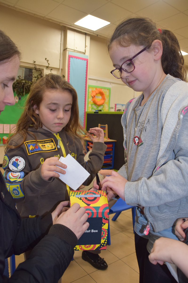 1HeywoodBrownie's tweet photo. We took part in #UKPW17  @YourUKParl The girls enjoyed decided in sixes what to take on their desert island. Some ran for seconder, while others voted &amp; we wrote postcards to parliament after a group discussion https://t.co/U5fZSw2VtT