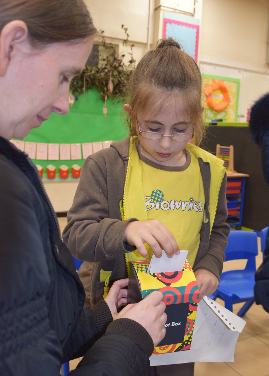 1HeywoodBrownie's tweet photo. We took part in #UKPW17  @YourUKParl The girls enjoyed decided in sixes what to take on their desert island. Some ran for seconder, while others voted &amp; we wrote postcards to parliament after a group discussion https://t.co/U5fZSw2VtT