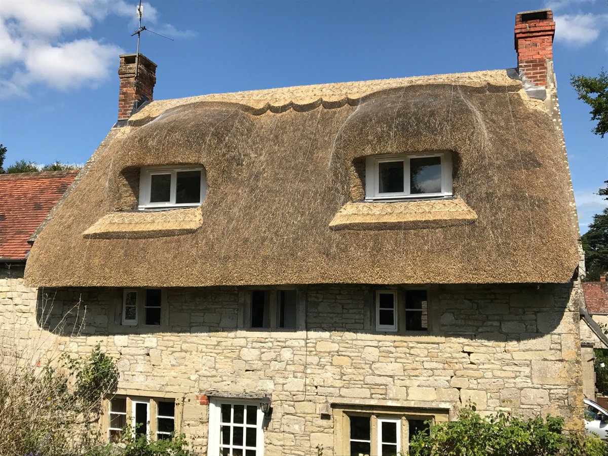 THthatching's tweet photo. Et Voila! A recently finished roofing project nr Salisbury in Wiltshire @wiltshireweb @WiltshireNews @wiltshirehour @wiltshiretimes @journalupdate @salisburyhour https://t.co/Vv9WrU99IO