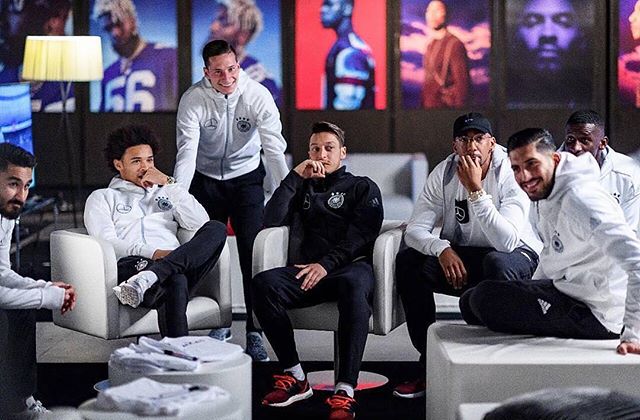 loladevilleblog's tweet photo. Too much sauce in one picture! #Ozil #Boateng #Germany #Germansquad #worldchampions https://t.co/qj78RcKqtU https://t.co/2OogGuUjKZ