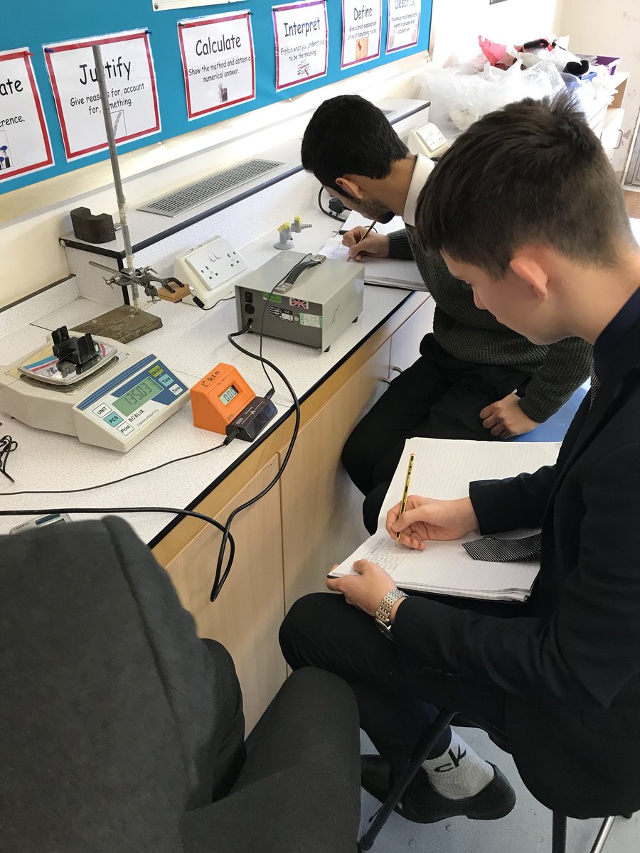 MrsHTeach1's tweet photo. Year 13 investigating the effect of a magnetic field on a current carrying wire. #nbsscience https://t.co/cCWSQZDFpJ