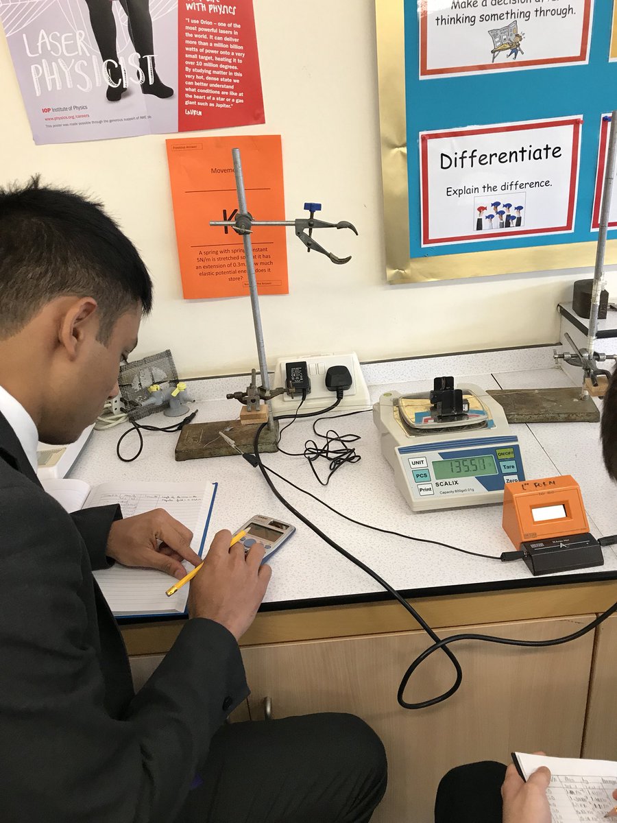 MrsHTeach1's tweet photo. Year 13 investigating the effect of a magnetic field on a current carrying wire. #nbsscience https://t.co/cCWSQZDFpJ