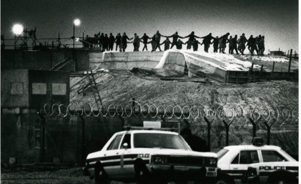 womensart1's tweet photo. Women peace protesters dancing on missile silos, Greenham Common, 1983 by photographer Raissa Page. Tribute to pioneering peace activist Helen John, RIP #womensart https://t.co/6LtpwyrJy4