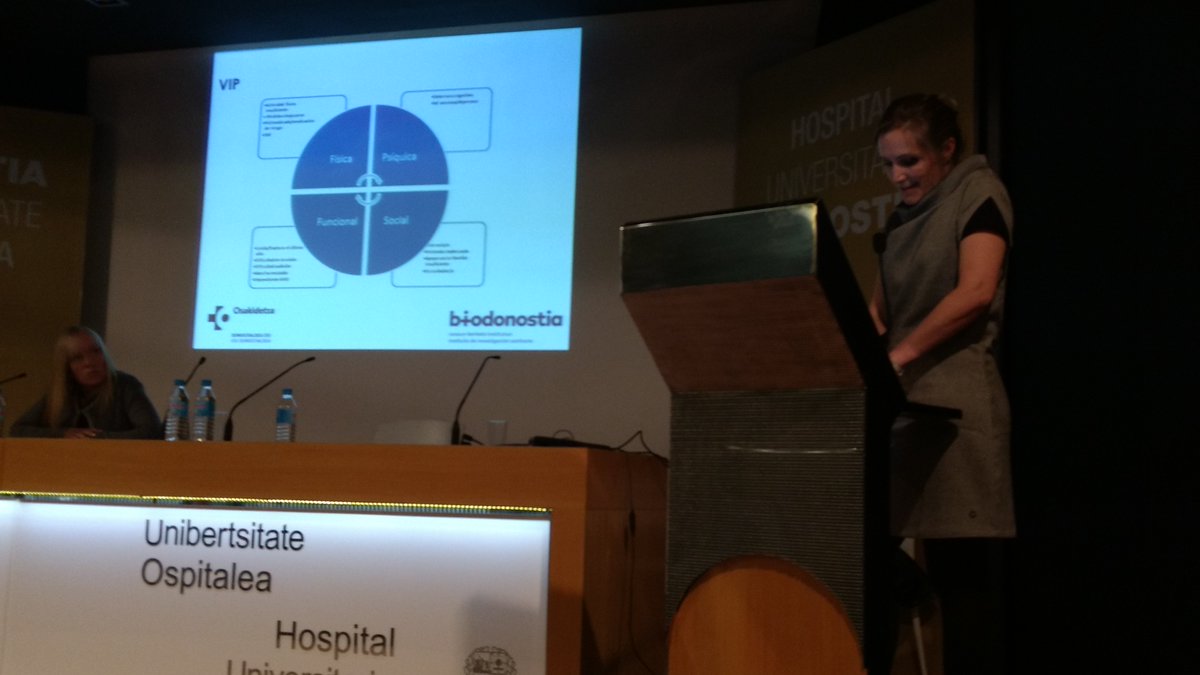 Carolina Güell presenta la valoracion integral del paciente frágil en atención primaria. III Jornada de innovación de @biodonostia y <a href="/DonostiakoOsp/">OSI Donostialdea ESI</a> en #EuroparAstea17 <a href="/osakidetzaEJGV/">Osakidetza</a> <a href="/EUSKALIT/">EUSKALIT</a> @innobasque