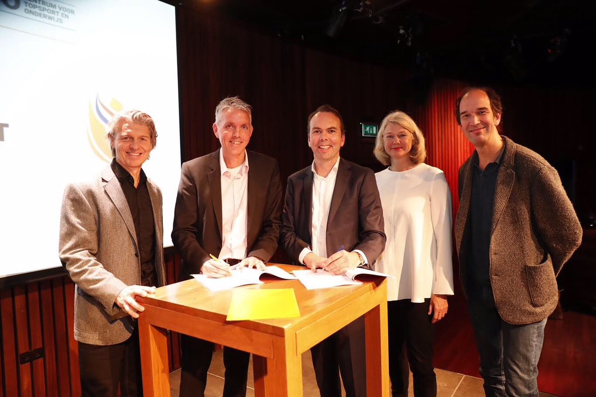 TeamNLZuid's tweet photo. Het is officieel! CTO Zuid bekrachtigt accreditatie met @TeamNLtweets @nocnsf en @BrabantSportNL voor de Road to Tokyo👌🏼🇯🇵 #ctozuidtraptaf https://t.co/LbdfxSo5Rm