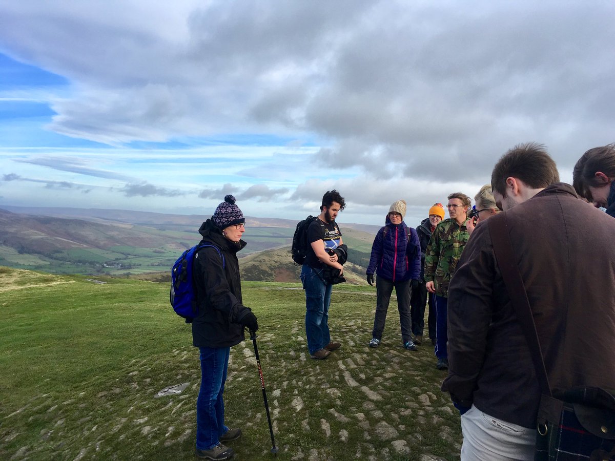LeslieBode's tweet photo. @PalaeoHan telling us about Mam Tor @UoNArch #Peakdistrict https://t.co/Qye4Wqhte3