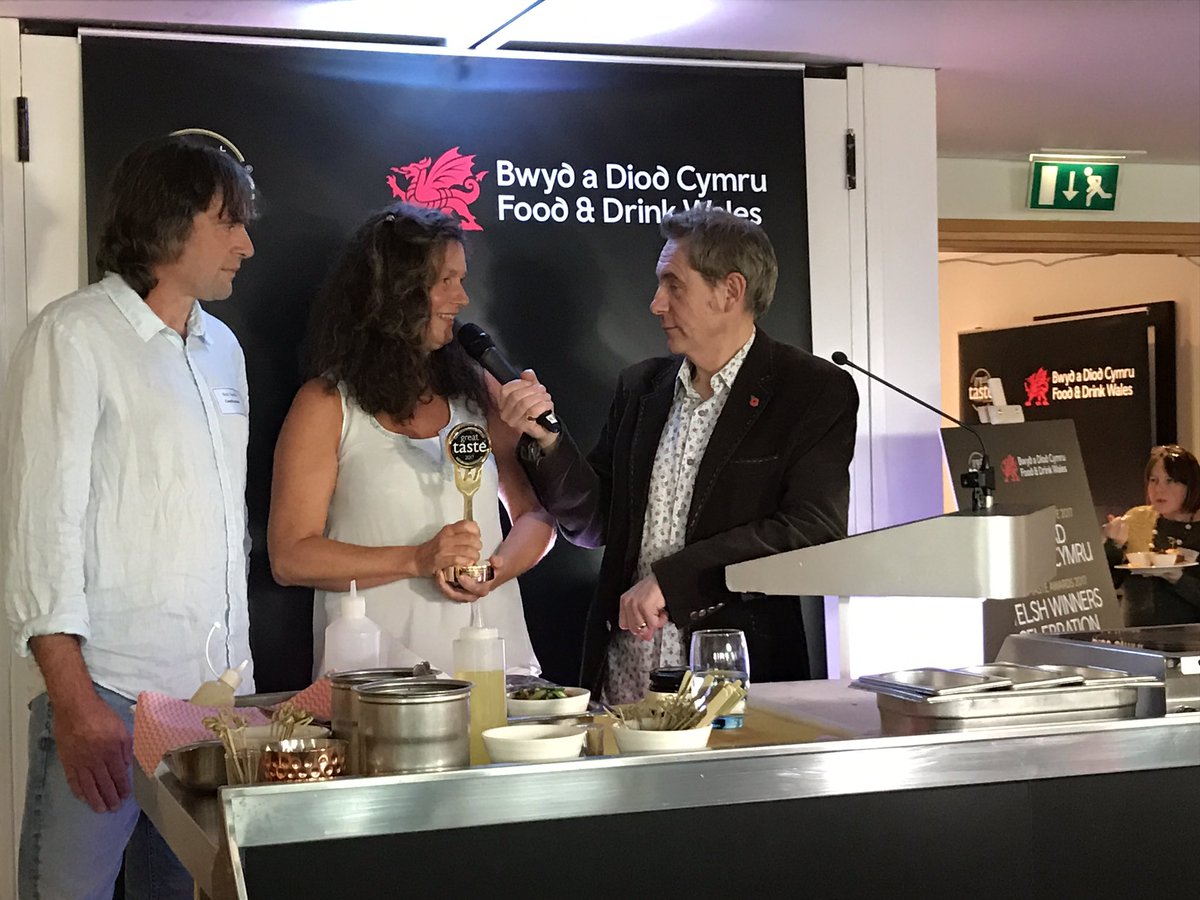 apple_countyco's tweet photo. Congratulations @coedcanlasstore on their #goldenfork #wales #greattaste winners! @FoodDrinkWales @guildoffinefood @NigelBarden https://t.co/z9WcVbhDEA