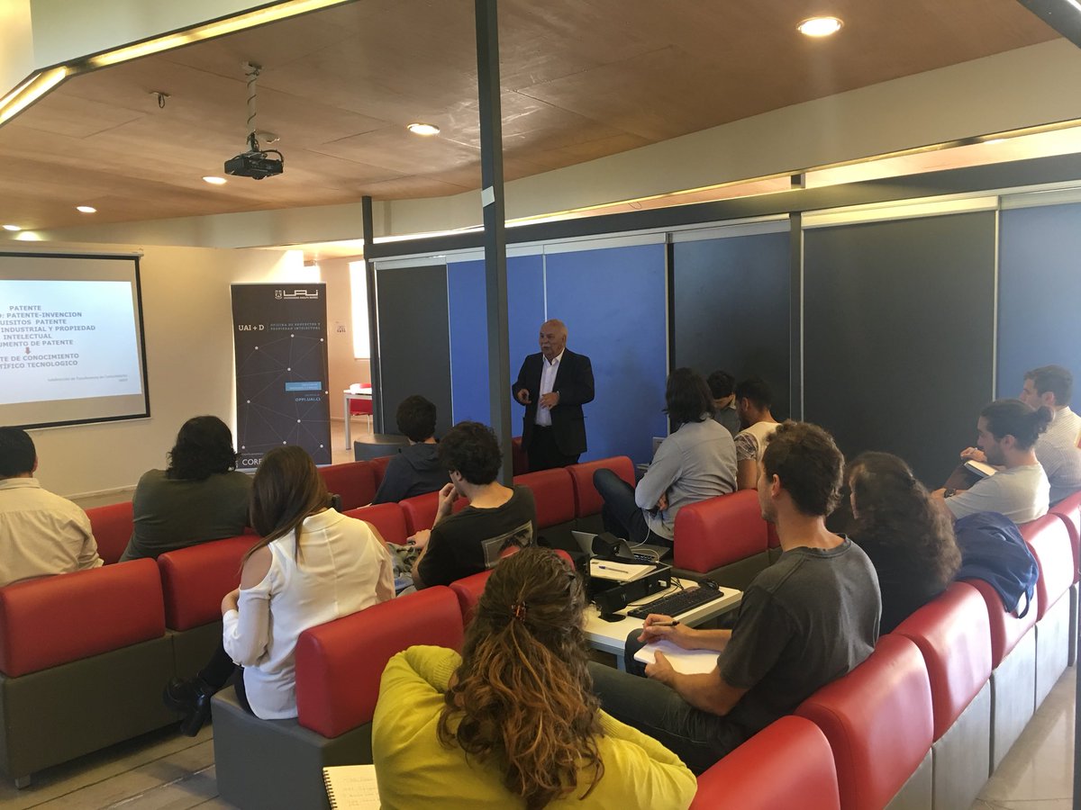 ingenieriaUAI's tweet photo. 🔴Ahora| Comenzamos la charla sobre #patentes con Mariano Moreno de @inapichile en @GarageUAI de @UAI_CL 👏🏻 #otlscorfo https://t.co/YAe6pCmHLU