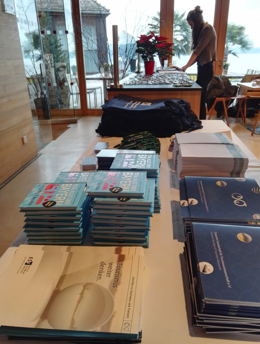 DGT_de's tweet photo. Wir sind startklar für die Besucher der DGT Jahrestagung 2017. #DGT2017 https://t.co/1sMw8h82WA
