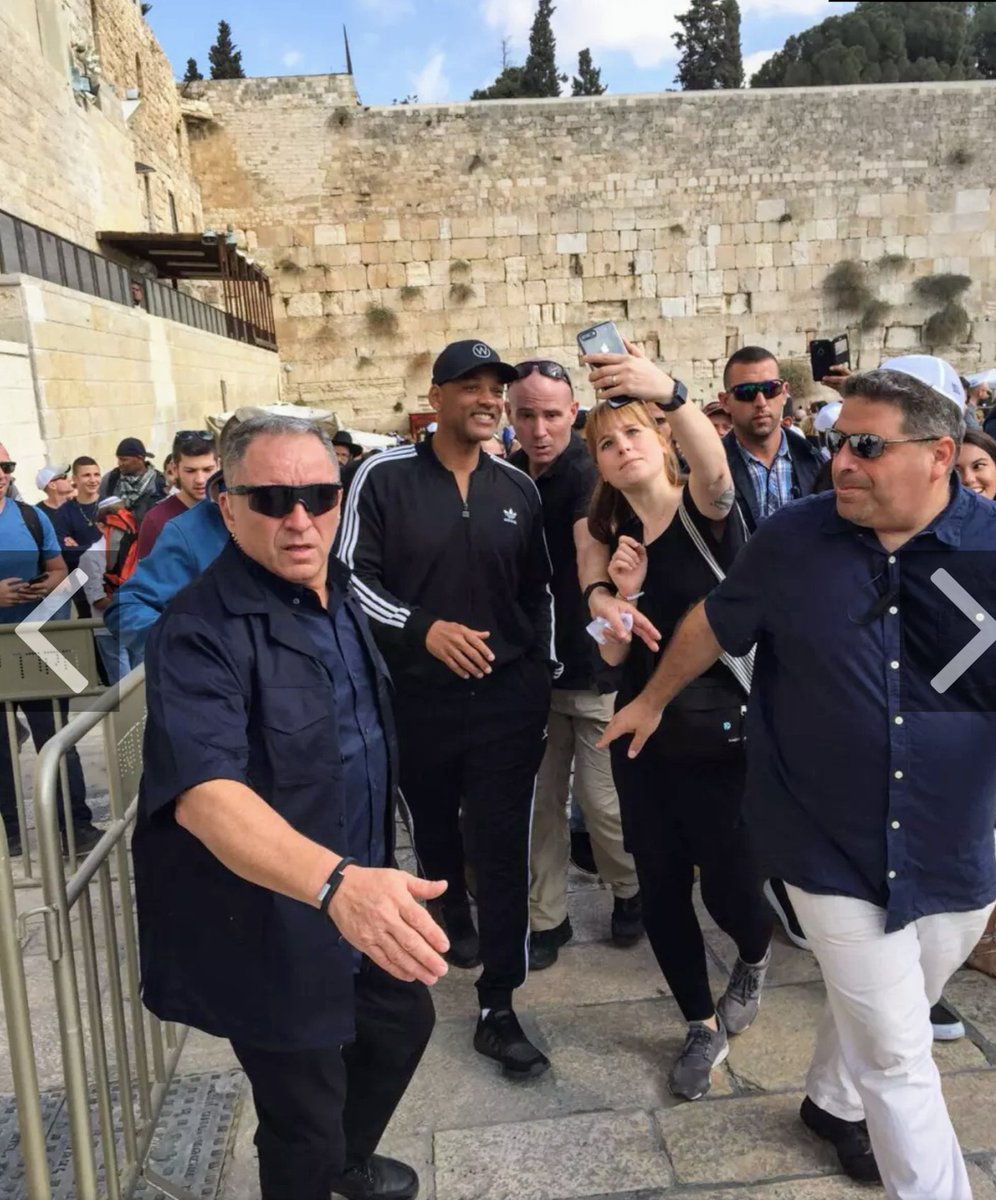 FredMenachem's tweet photo. You don't see this too often! Actor and musician #WillSmith at the Western Wall (Kotel) in #Israel 🇮🇱 https://t.co/wyz5nxVaLi