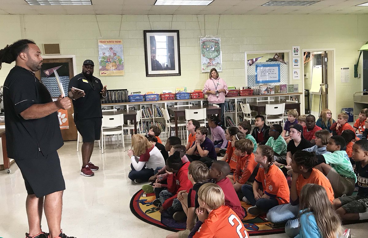 DCSD_SC's tweet photo. Former USC football players huddle up for literacy during visits to Carolina Elementary, Pate Elementary @JustAchicken_
https://t.co/Nw3yYAlr4e https://t.co/VsFUbS3Oou